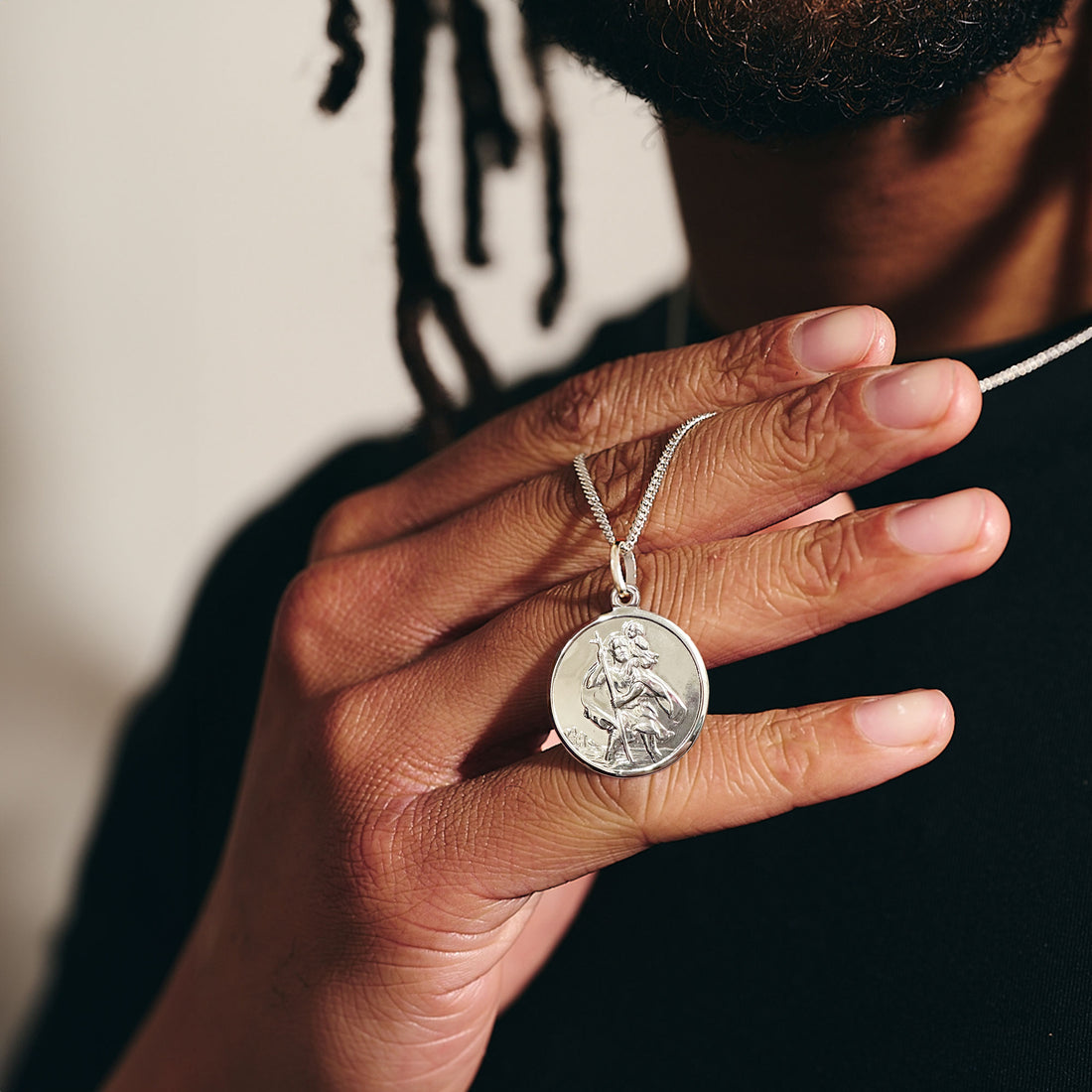 27mm-large-POLISHED-st-christopher-classic-necklace-.jpg__PID:797fdfbb-4a0a-461a-96fa-2b912fe6e659